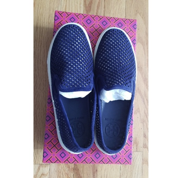 Perforated Slip on sneaker - Picture 3 of 8